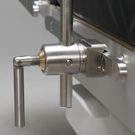 Clameau rotatif à serrage radial pour table d'opération
