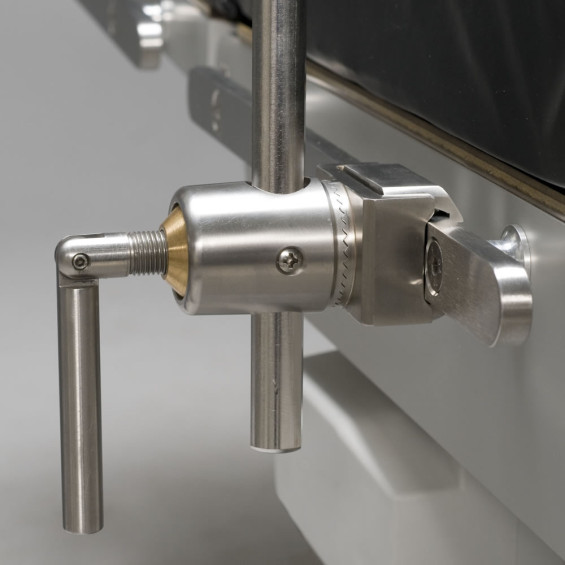 Clameau rotatif à serrage radial pour table d'opération
